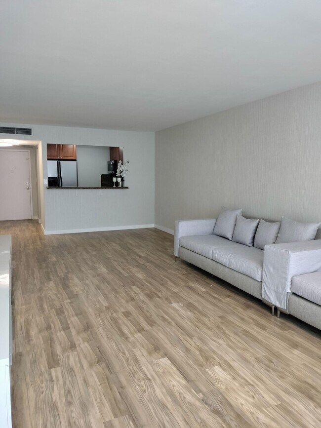 Building Photo - 501 Three Islands Boulevard