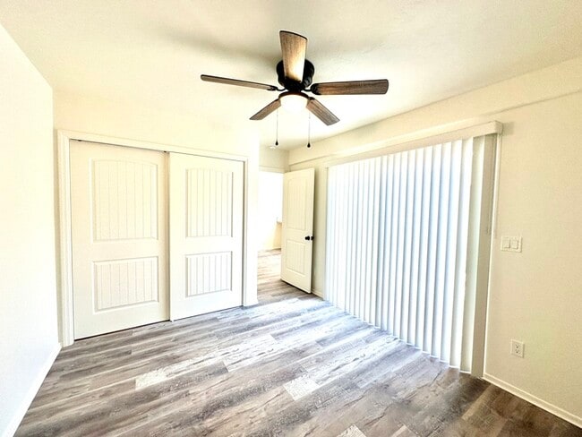 Building Photo - Available 10/10/25! Modern Renovated 2 Bed...