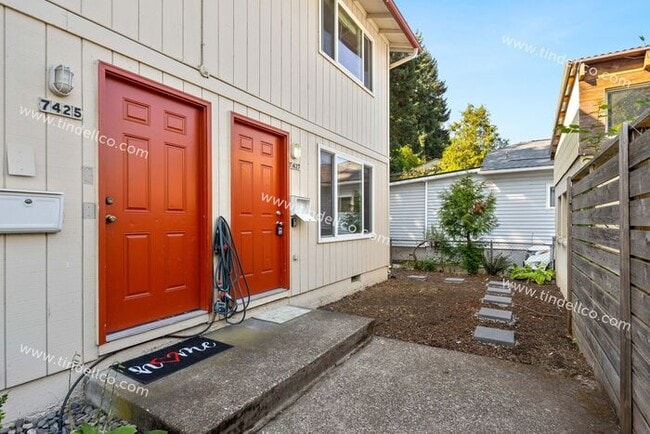 Building Photo - Renovated 2 bedroom townhouse in Piedmont