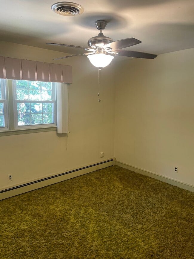 Building Photo - 2569 Lake Forest Dr