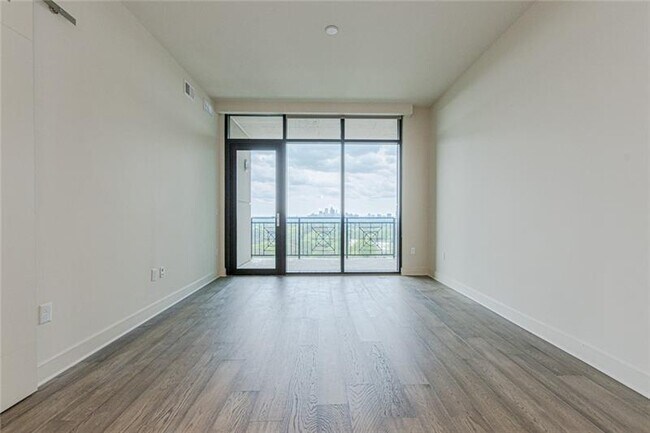 Foto del edificio - 2965 Peachtree Rd NE