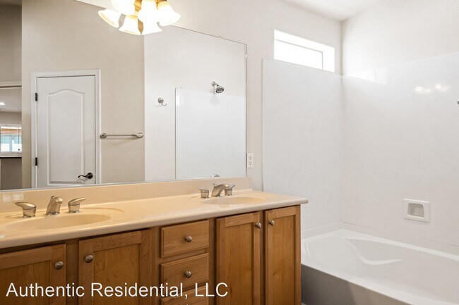 Building Photo - 3 br, 2 bath House - 10531 E Carolina Willow