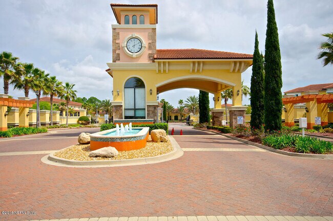 Foto del edificio - 9745 Touchton Rd