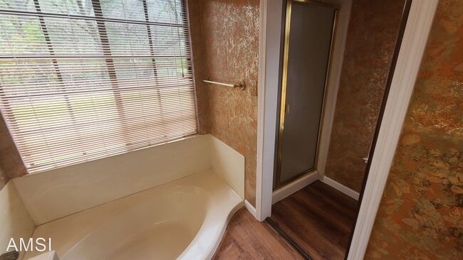 Building Photo - 5 br, 3 bath House - 138 Virginia Court