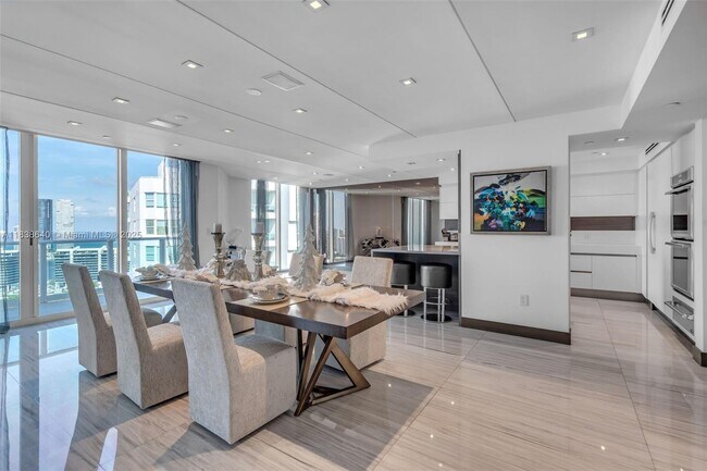 Foto del edificio - 3301 NE 183rd St