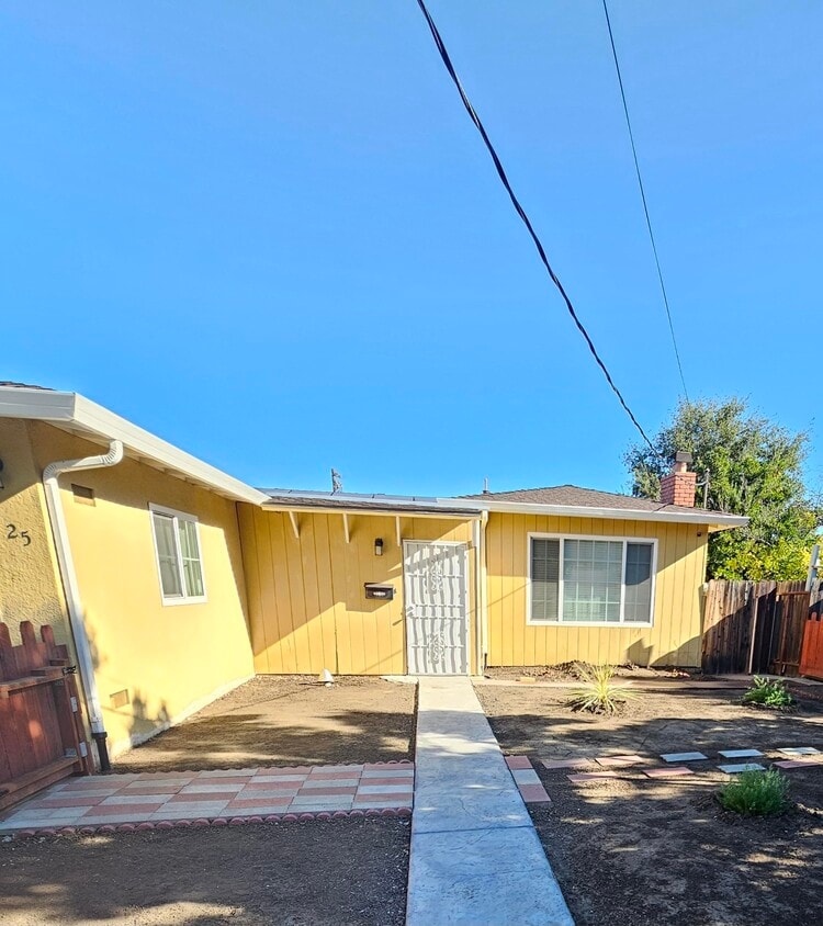 Primary Photo - 125 Sequoia Dr