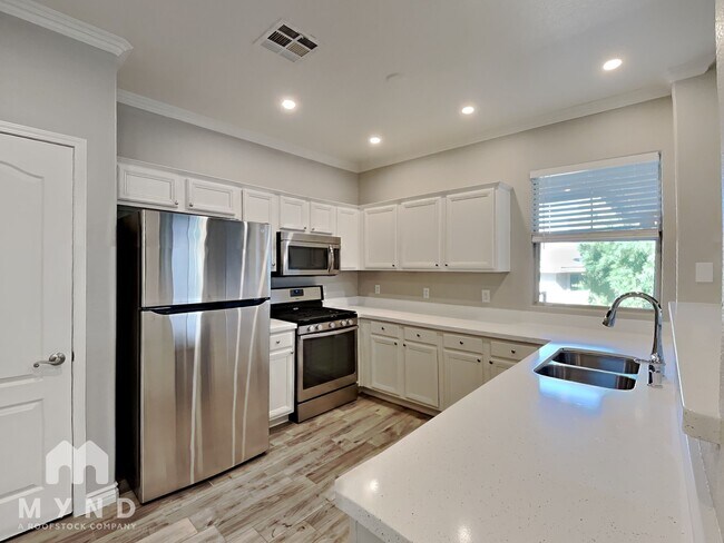 Foto del edificio - 900 Domnus Ln