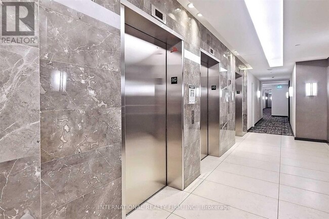 Building Photo - 215 Fort York Blvd