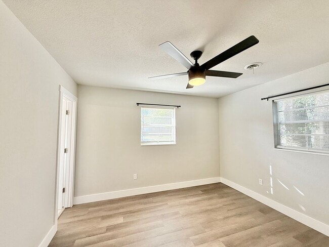 Building Photo - 3-Bedroom Home Ranch-Style Home