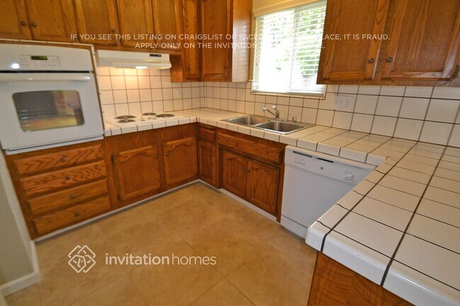 Building Photo - 2432 El Rocco Way