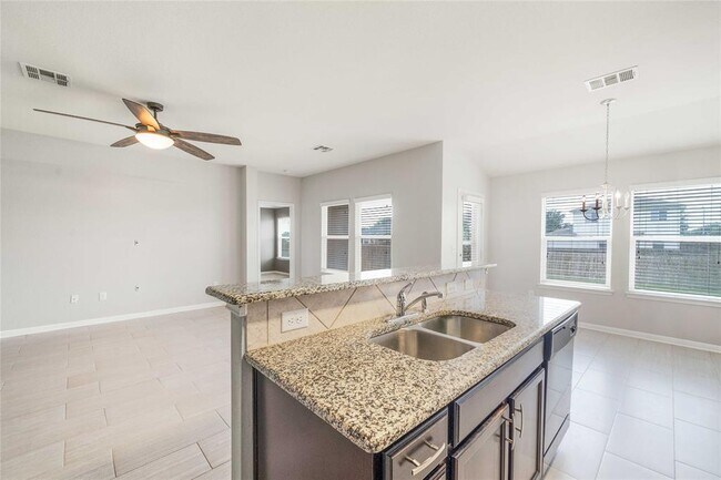 Building Photo - 314 Foxglove Dr
