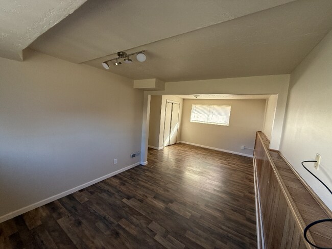 Building Photo - 603 N Fairfield Rd