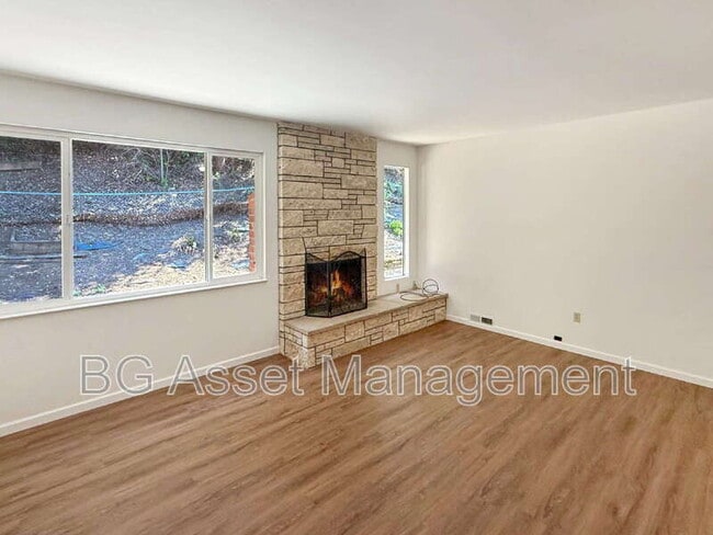 Building Photo - 2672 Doidge Ave