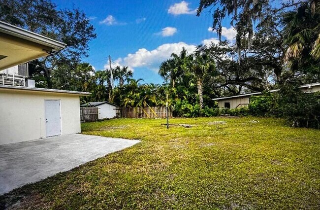Foto del edificio - 515 Cypress Rd