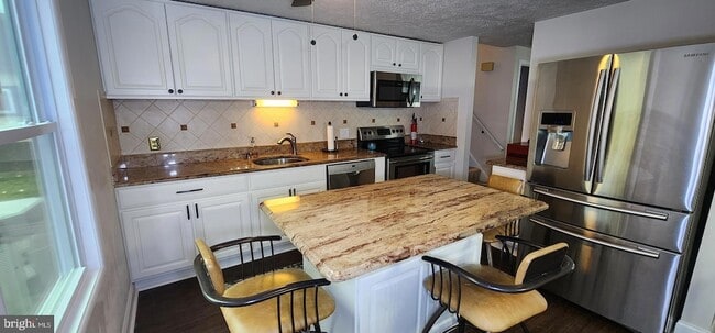 Foto del edificio - 4 Big Stone Ct