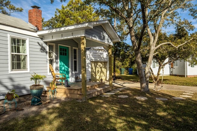 Building Photo - Marsh View Beaufort Home Available Now