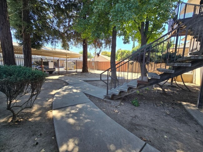 Building Photo - 1 BEDROOM/1 BATH FOR RENT