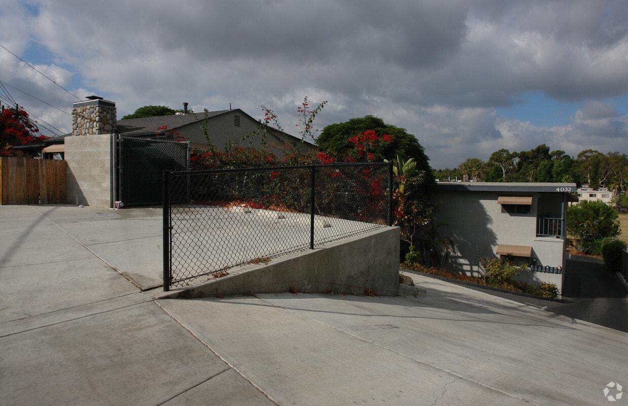 Primary Photo - Casa De Oro Apartments