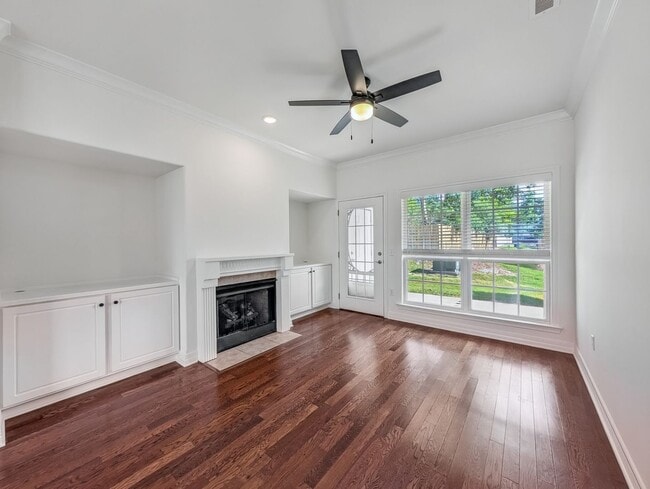 Photo - 904 Dixson St House