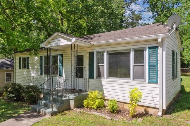 Building Photo - 1682 Bridgeport Dr NE