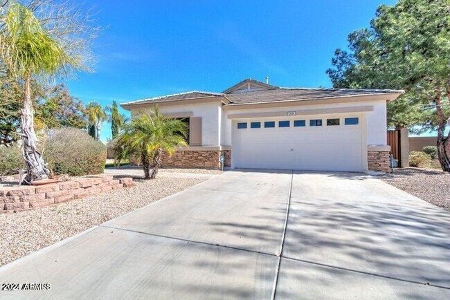 Building Photo - 2131 S Peppertree Dr