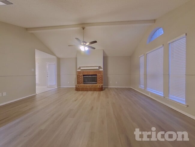 Building Photo - 1932 Cedar Tree Dr