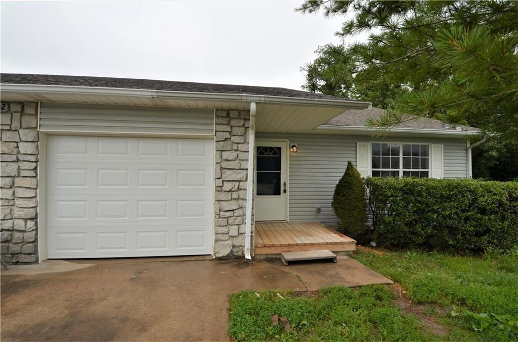 Primary Photo - 202 White Oak Dr NE