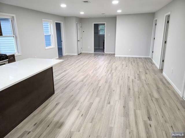 Foto del edificio - 318 Rutherford Ave