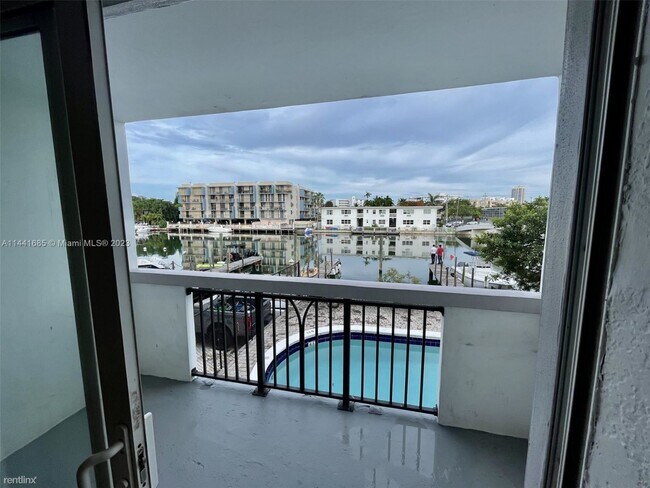 Foto del edificio - 2 br, 2 bath Condo - 8101 Crespi Blvd Apt 204