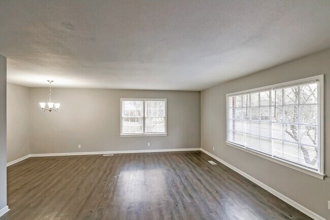 Building Photo - Adorable 3 Bedroom Home