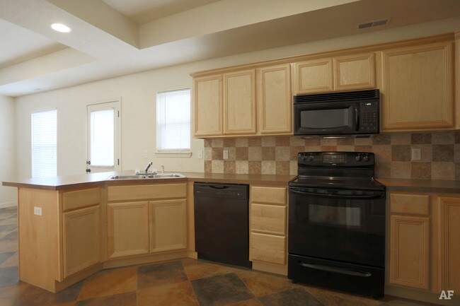 Foto del edificio - 3213-3215 Jenne Hill Dr