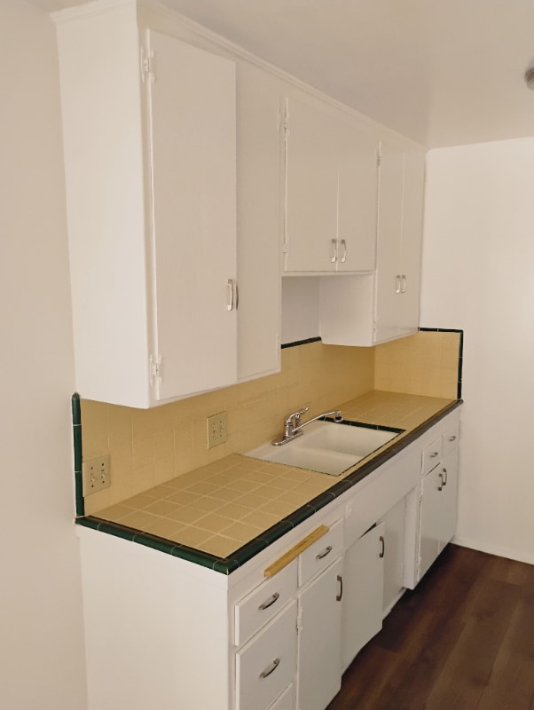 Building Photo - 2239 N Catalina St