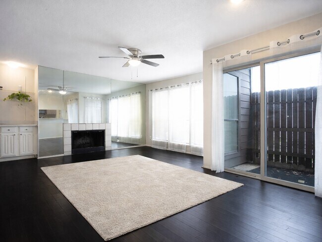 Foto del edificio - 8020 Braesmain Dr