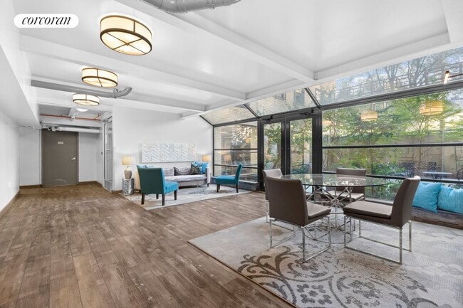 Building Photo - 337 W 95th St