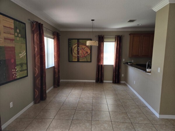 Building Photo - 1250 Clove Dr