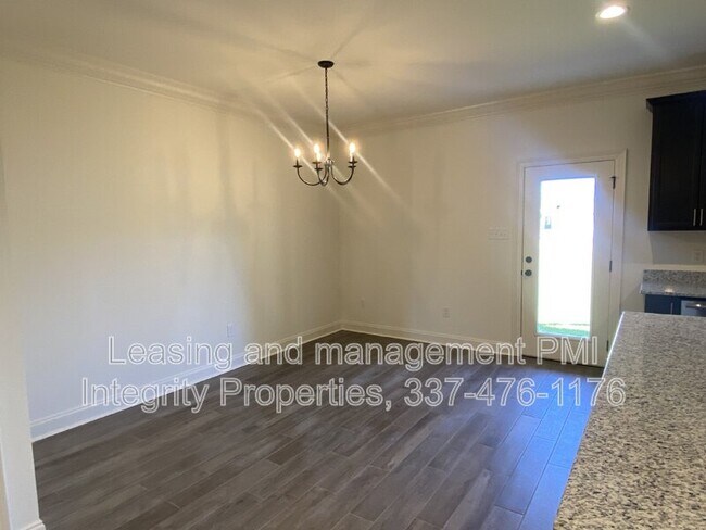 Building Photo - 103 Tenor St