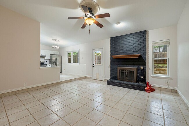Foto del edificio - 920 Acorn Oaks Dr