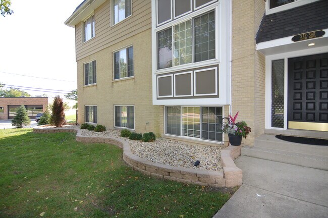 Foto del edificio - 372 S Eastern Ave