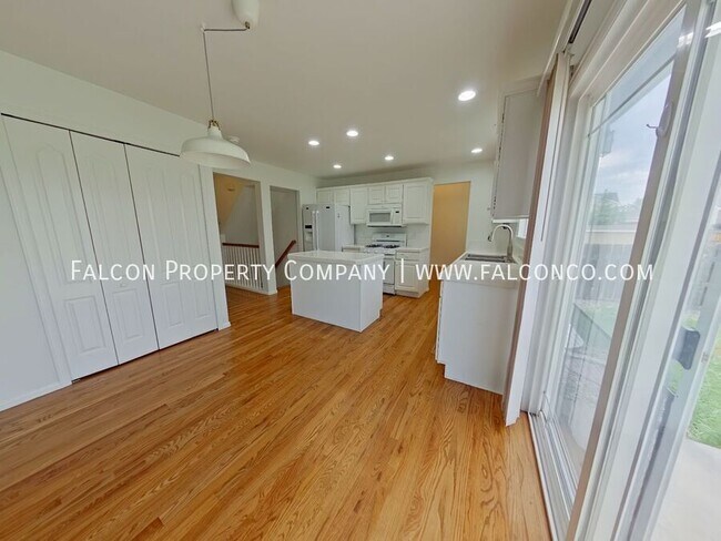 Foto del edificio - 7535 Potomac Dr