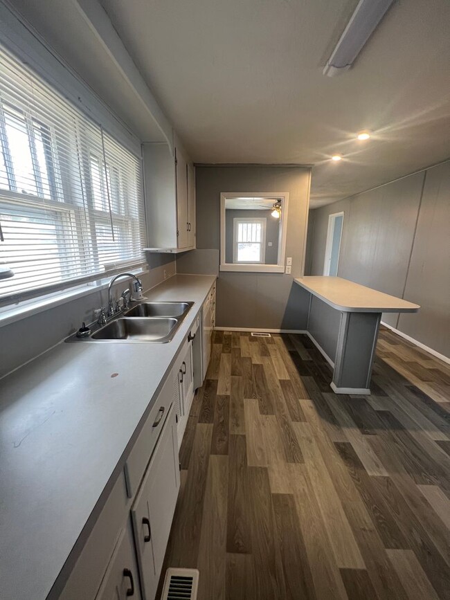 Building Photo - 3 bedroom and 1.5 bathroom house