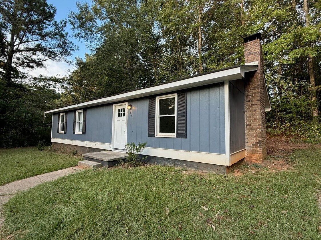 Newly Renovated three bedroom two bath home - Newly Renovated three bedroom two bath home