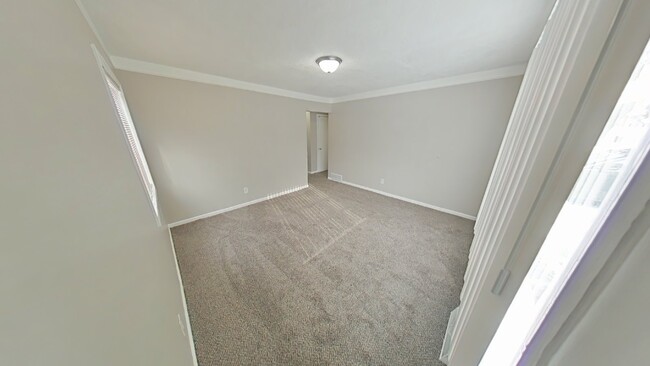 Foto del edificio - 2-Bed Gem in Warren, MI - Cozy Living Awaits!