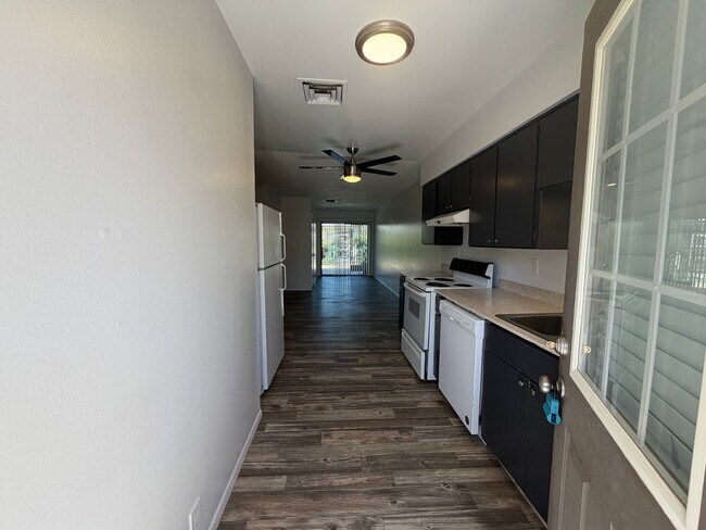 Foto del edificio - 8439 E Coronado Rd