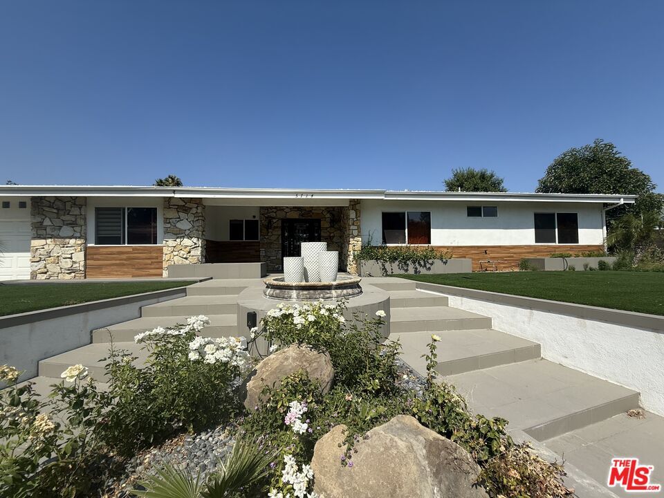 Primary Photo - 5714 El Canon Ave