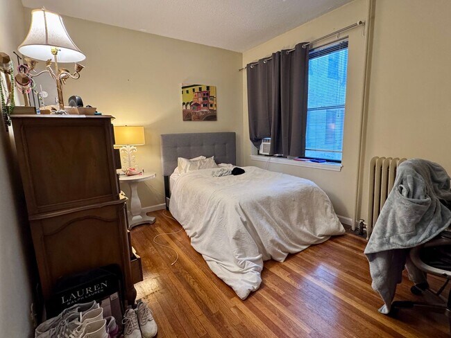 Building Photo - Updated Brighton 2 bedroom with granite co...