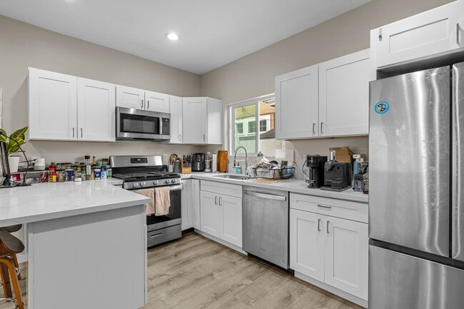 Building Photo - 6323 Mesita Dr