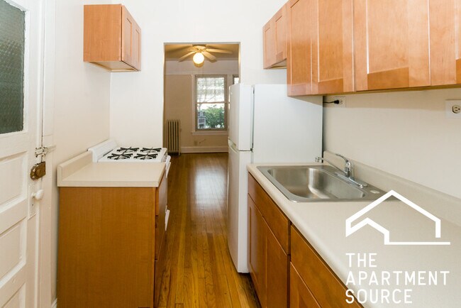 Building Photo - 521 W Brompton Ave