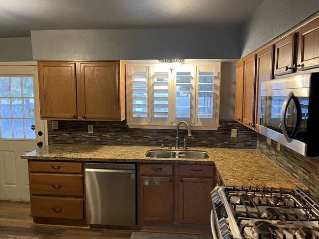 Building Photo - 9517 Mcintosh Dr