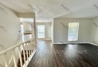 Building Photo - 10115-10115 E 67th St