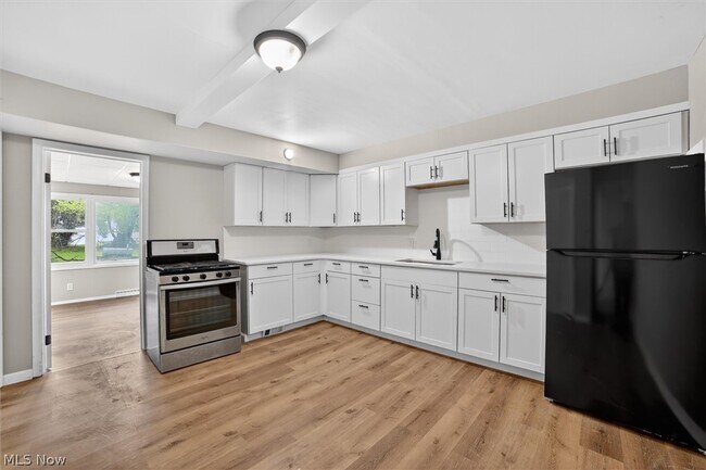 Foto del edificio - 681 E 258th St